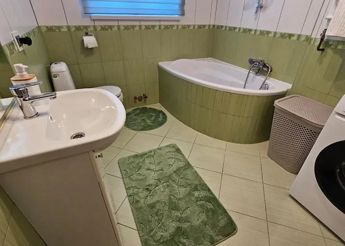 לינה וארוחת בוקר U Pajakow 3*